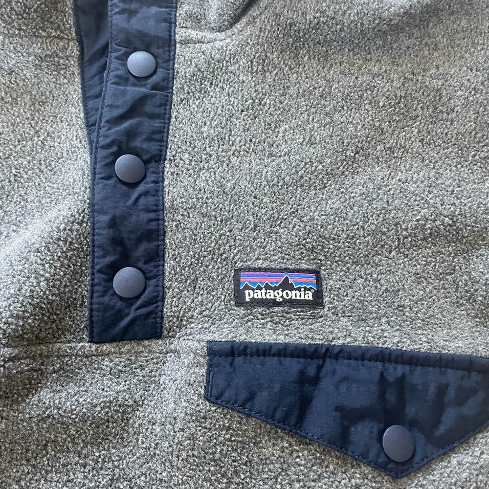 NEW Patagonia kids Large pull over half button sweater - Picture 6 of 7